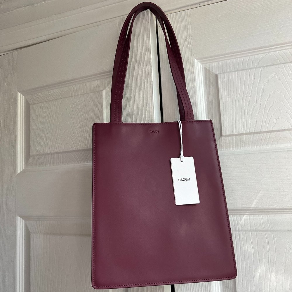 Baggu Medium Leather Retail Tote in Cranberry